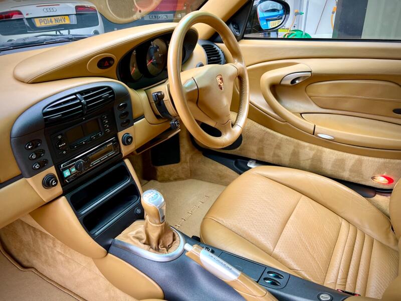 PORSCHE 911