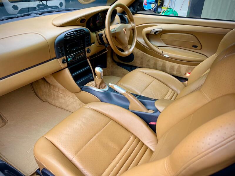 PORSCHE 911