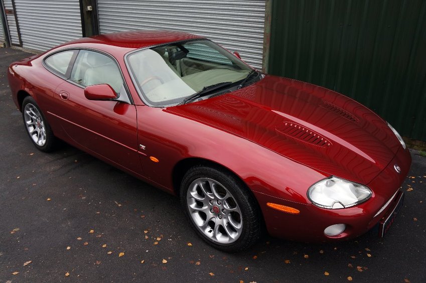 JAGUAR XKR