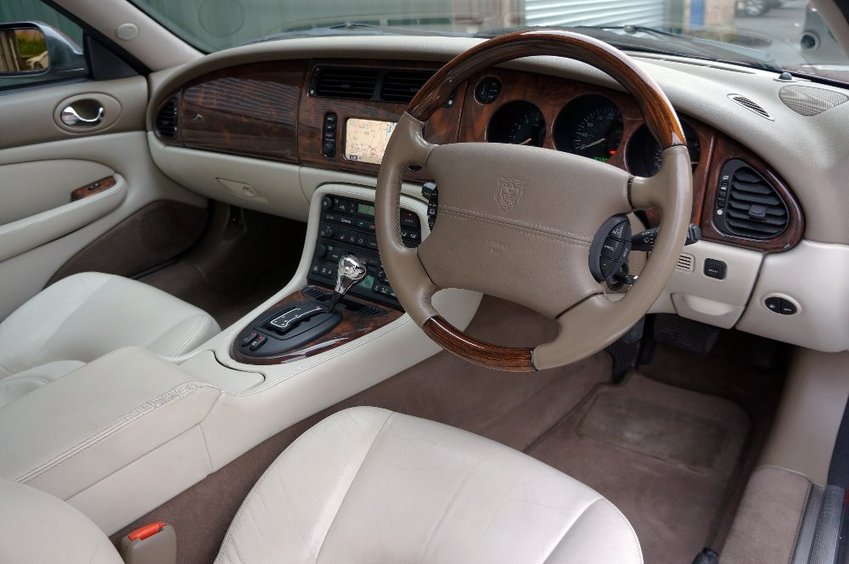 JAGUAR XKR