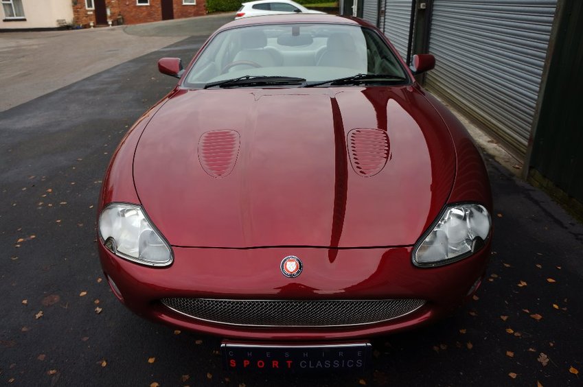 JAGUAR XKR