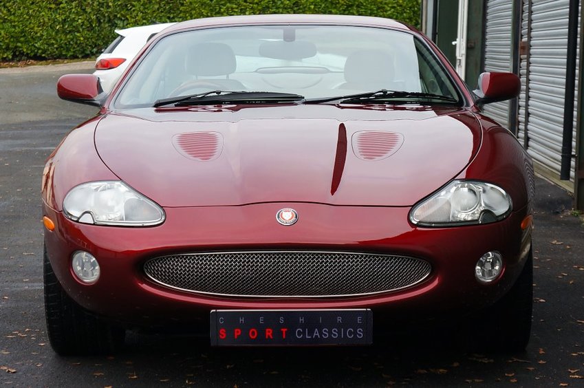 JAGUAR XKR