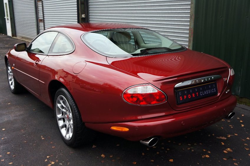 JAGUAR XKR