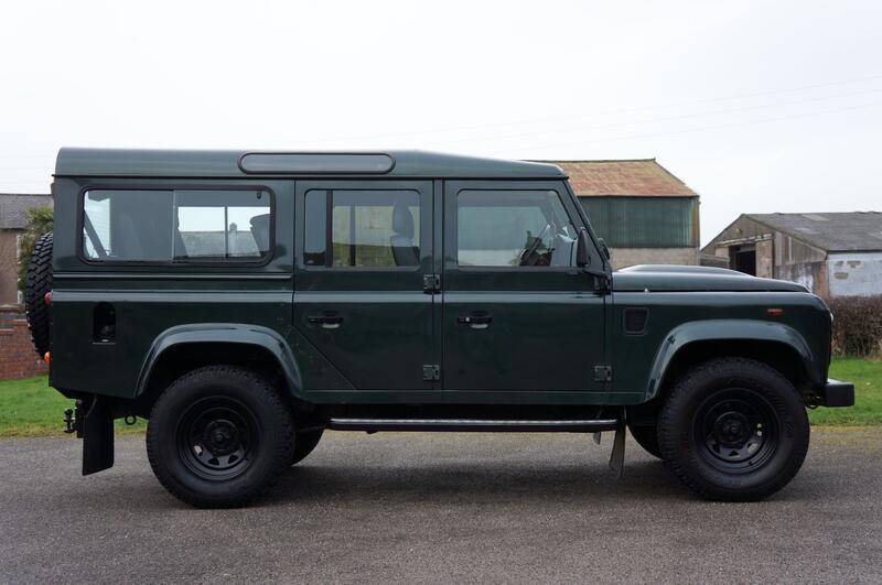 View LAND ROVER DEFENDER 2.4 TDCi County 