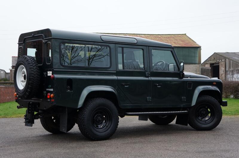 LAND ROVER DEFENDER