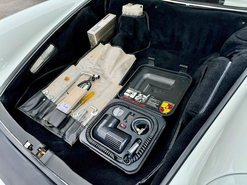 PORSCHE 911 CLASSIC