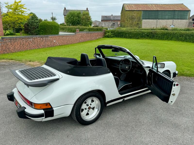 PORSCHE 911 CLASSIC