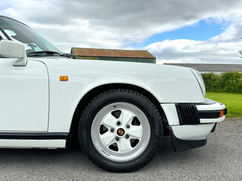 PORSCHE 911 CLASSIC