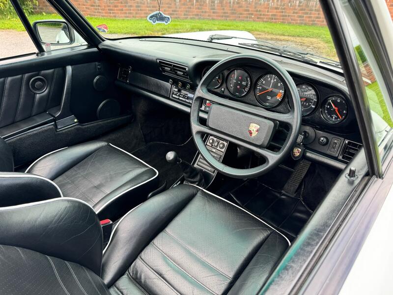 PORSCHE 911 CLASSIC