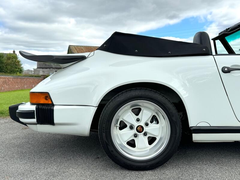 PORSCHE 911 CLASSIC