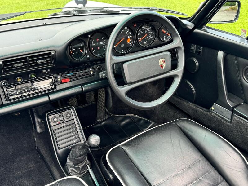 PORSCHE 911 CLASSIC