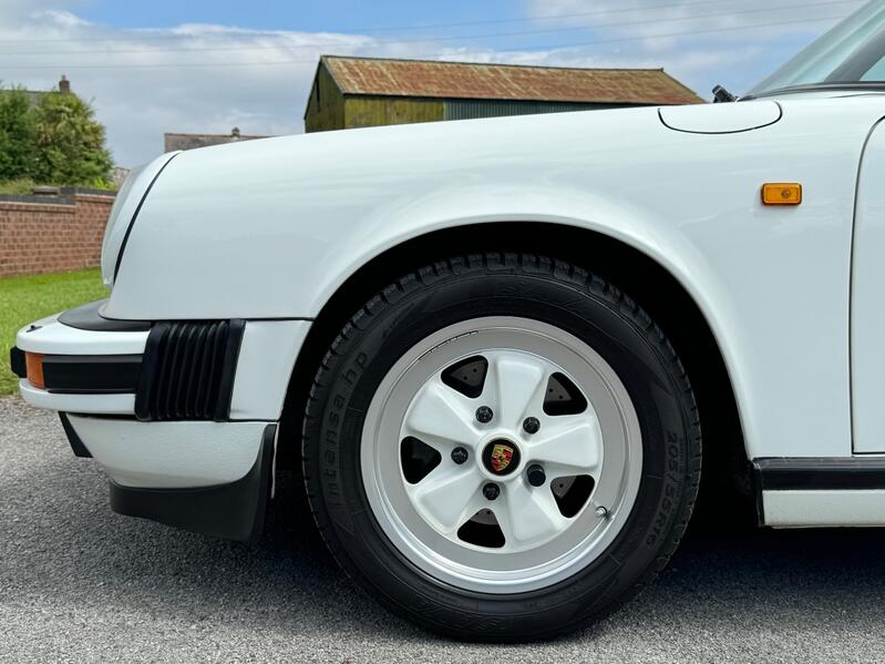 PORSCHE 911 CLASSIC