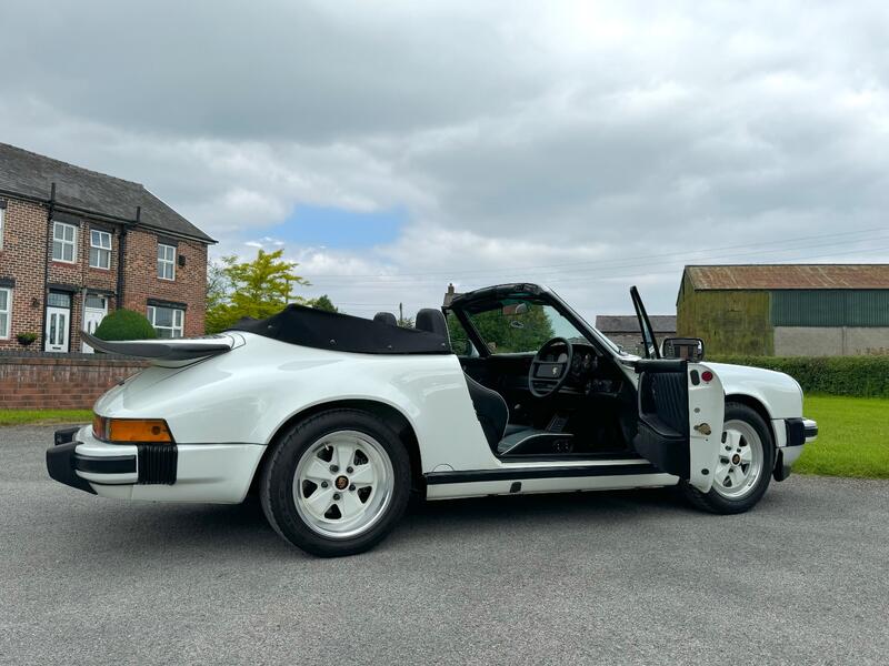 PORSCHE 911 CLASSIC