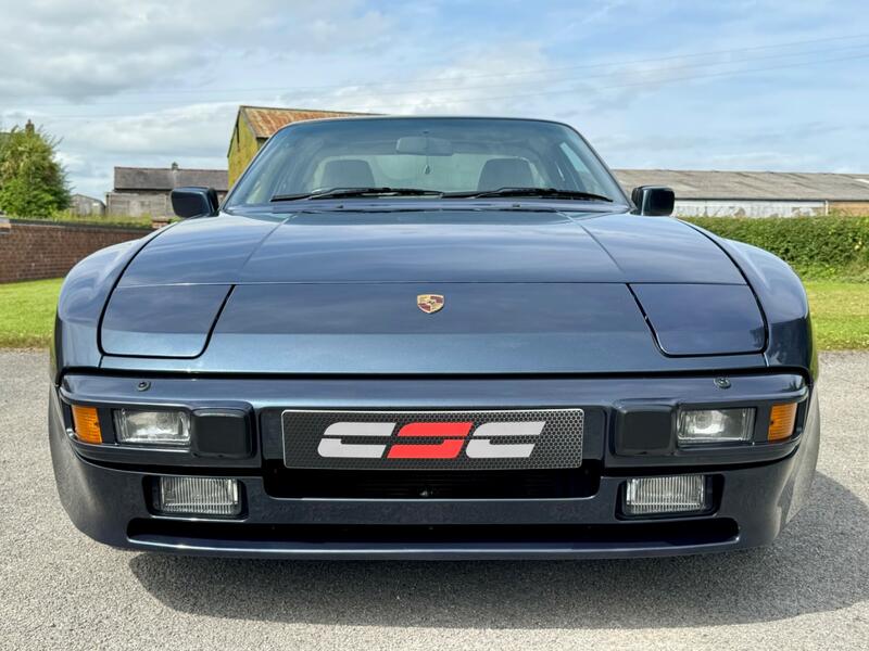PORSCHE 944