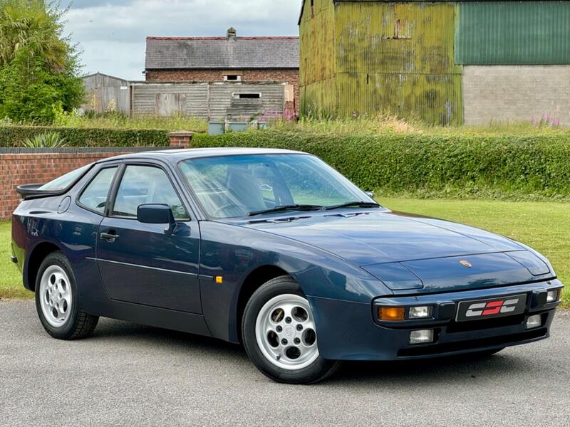 PORSCHE 944