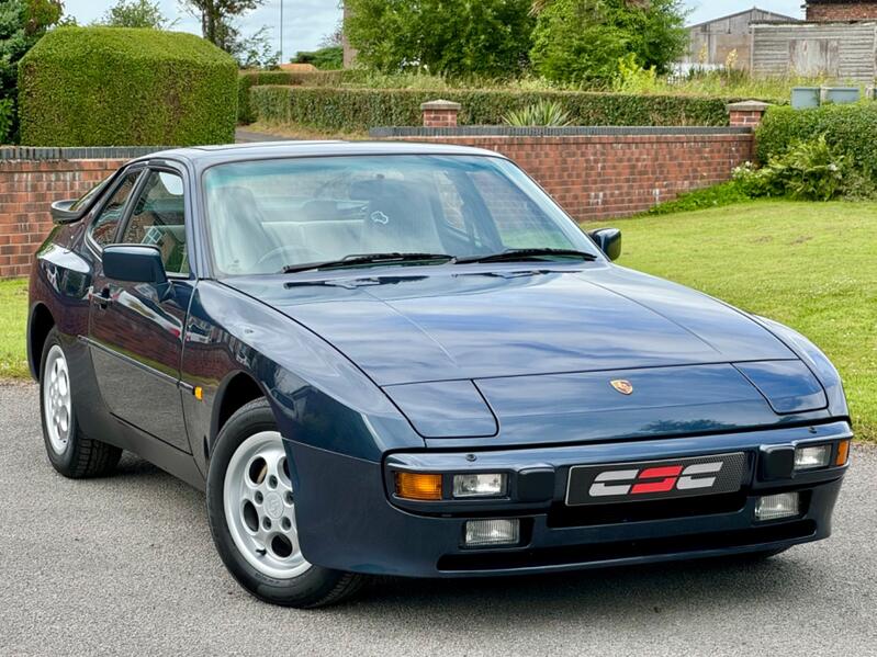 PORSCHE 944