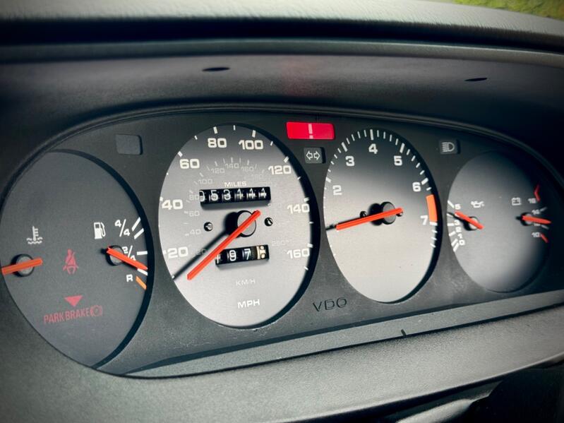 PORSCHE 944