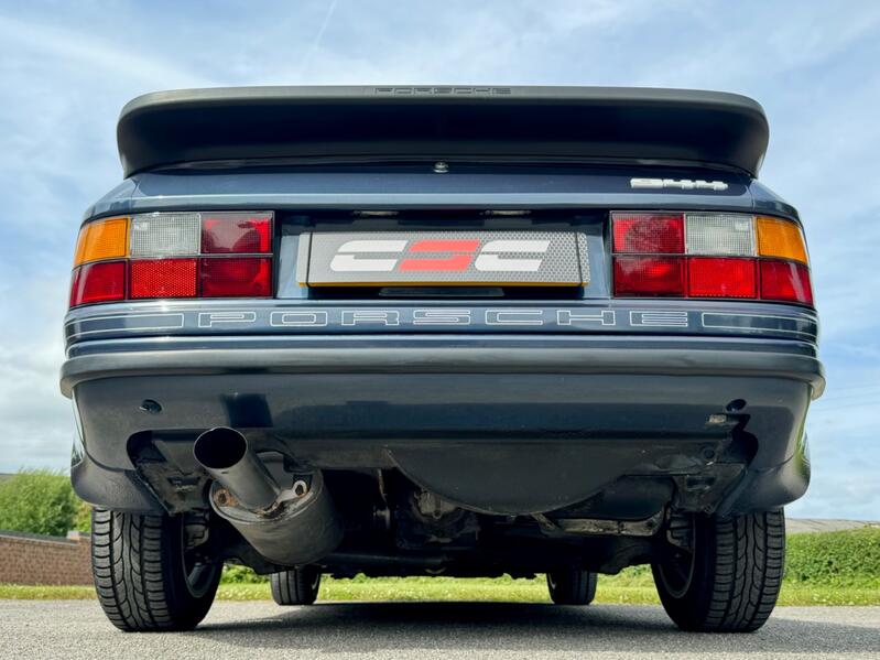 PORSCHE 944