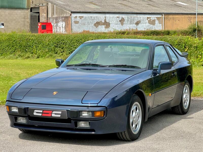PORSCHE 944