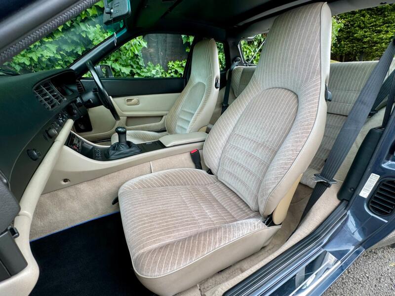 PORSCHE 944