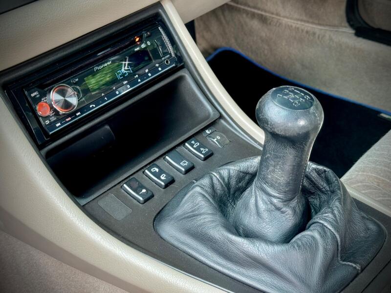 PORSCHE 944