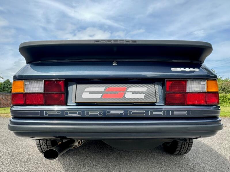 PORSCHE 944