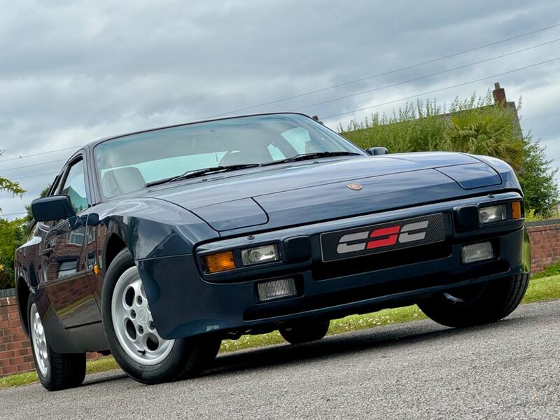 PORSCHE 944