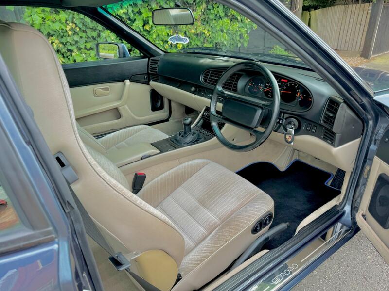 PORSCHE 944