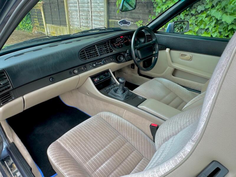 PORSCHE 944