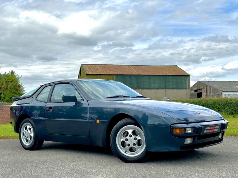 PORSCHE 944