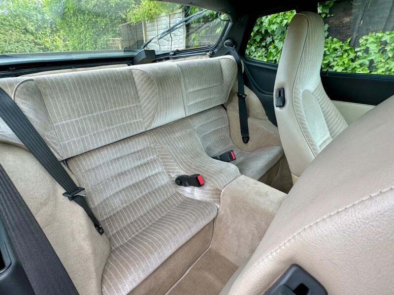 PORSCHE 944