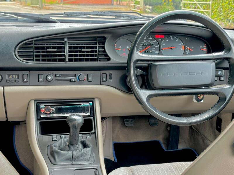 PORSCHE 944