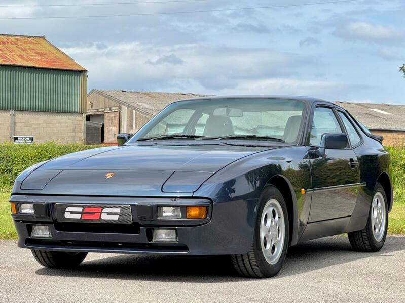 PORSCHE 944