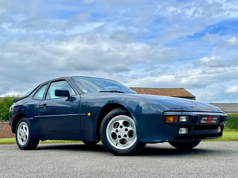 PORSCHE 944