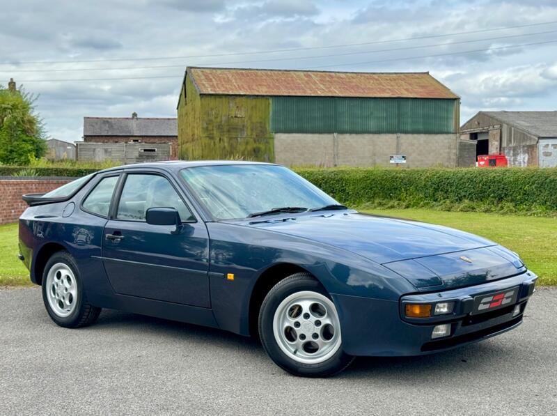 PORSCHE 944