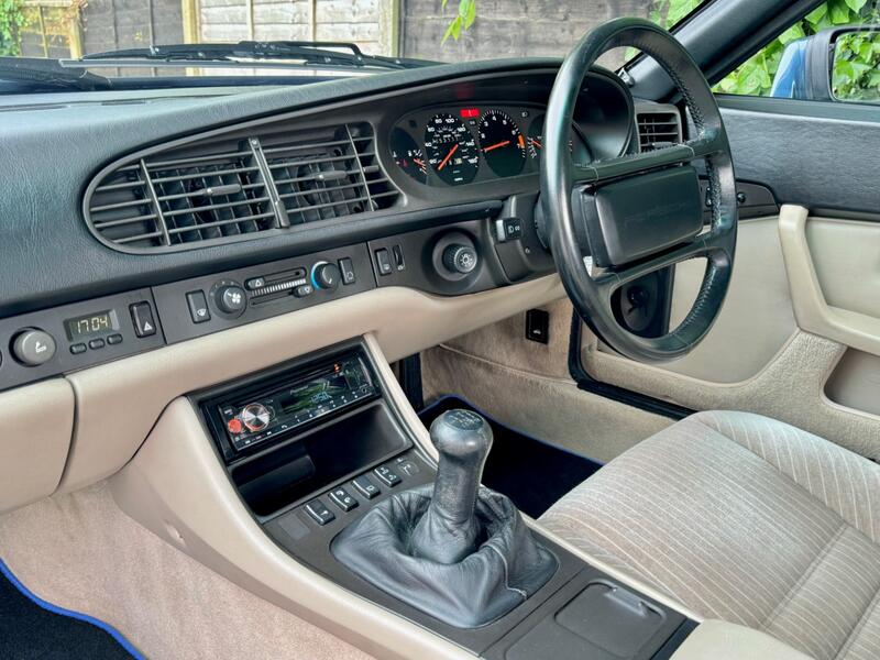 PORSCHE 944