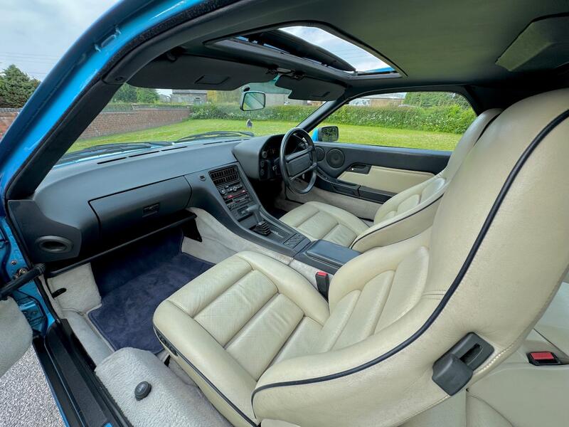 PORSCHE 928