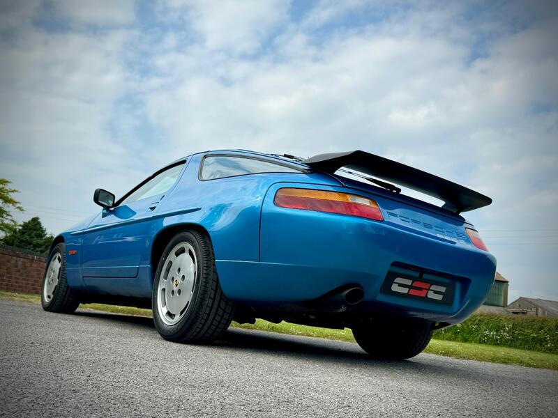 PORSCHE 928