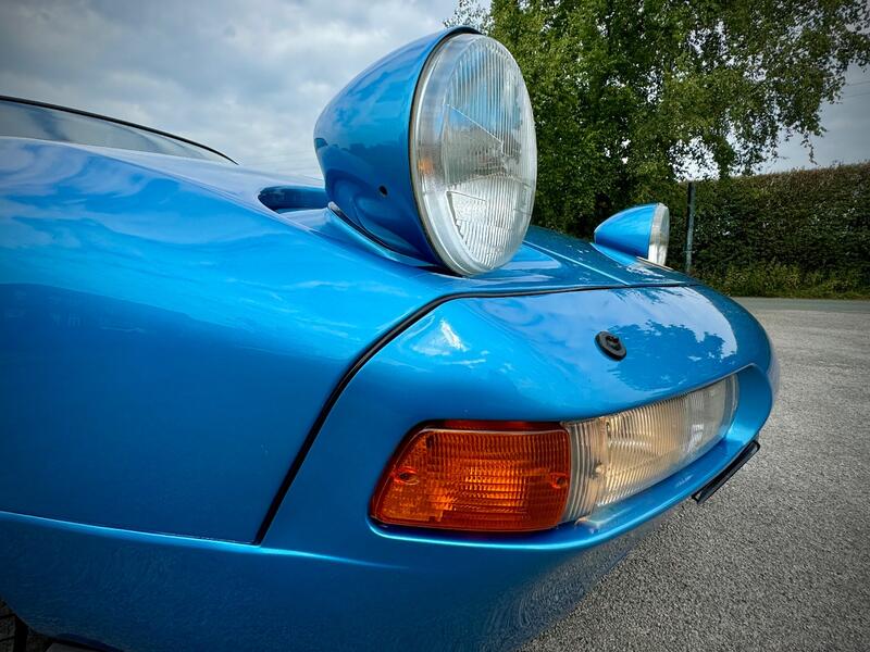 PORSCHE 928