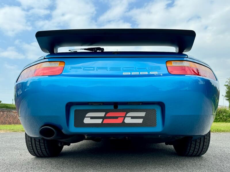 PORSCHE 928