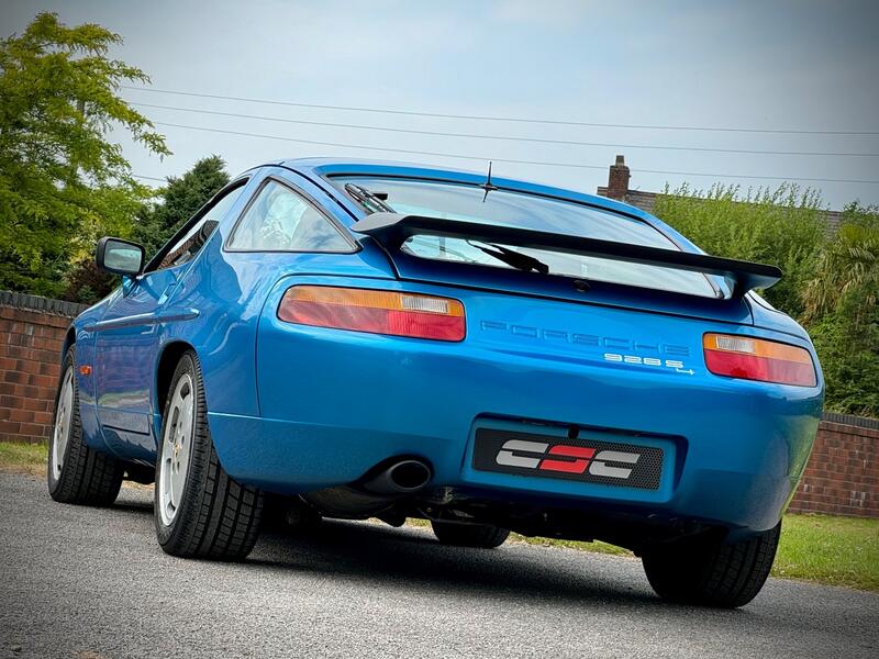 PORSCHE 928