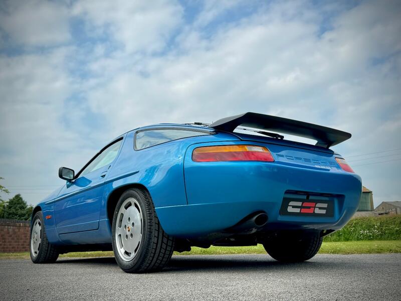 PORSCHE 928