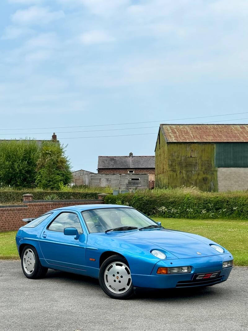 PORSCHE 928
