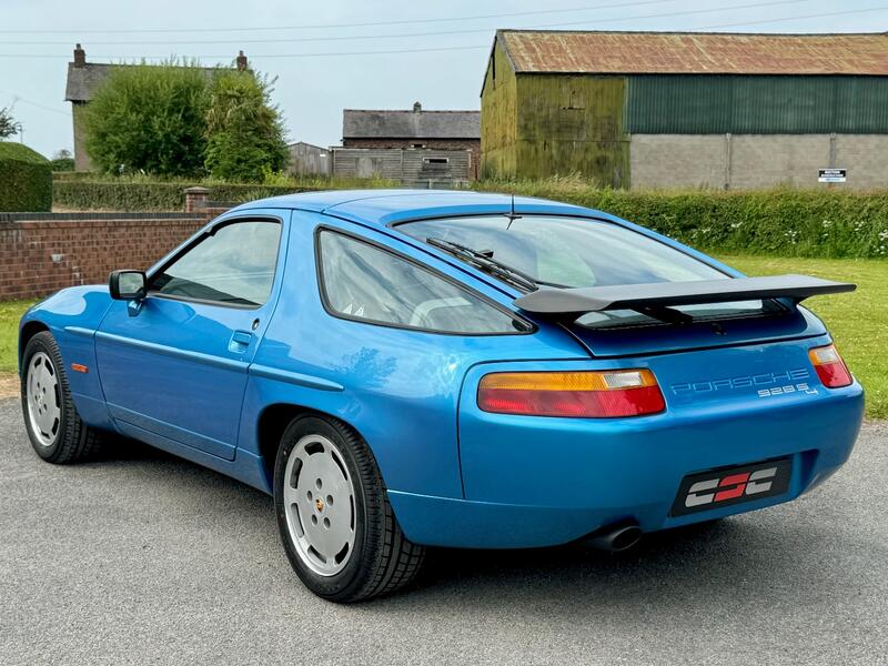 PORSCHE 928