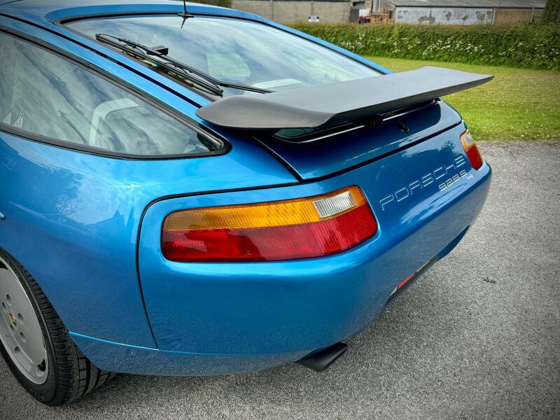 PORSCHE 928