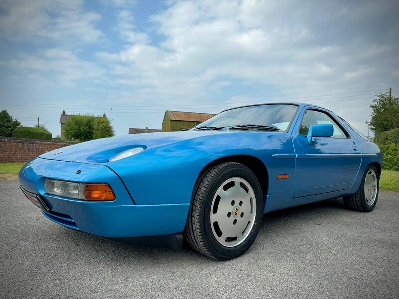 PORSCHE 928