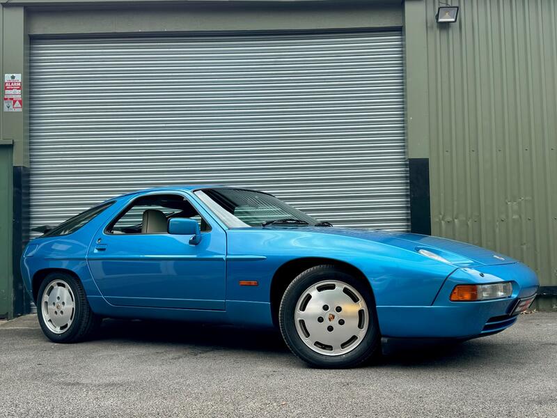 PORSCHE 928