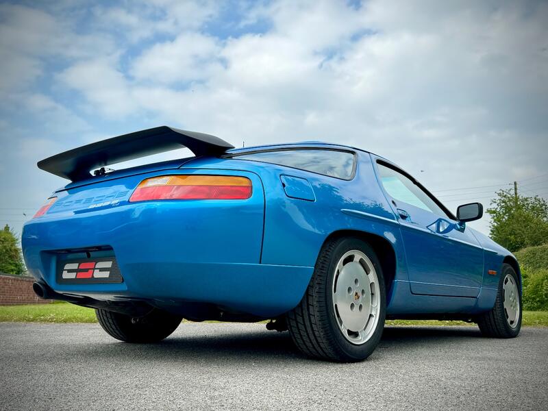 PORSCHE 928
