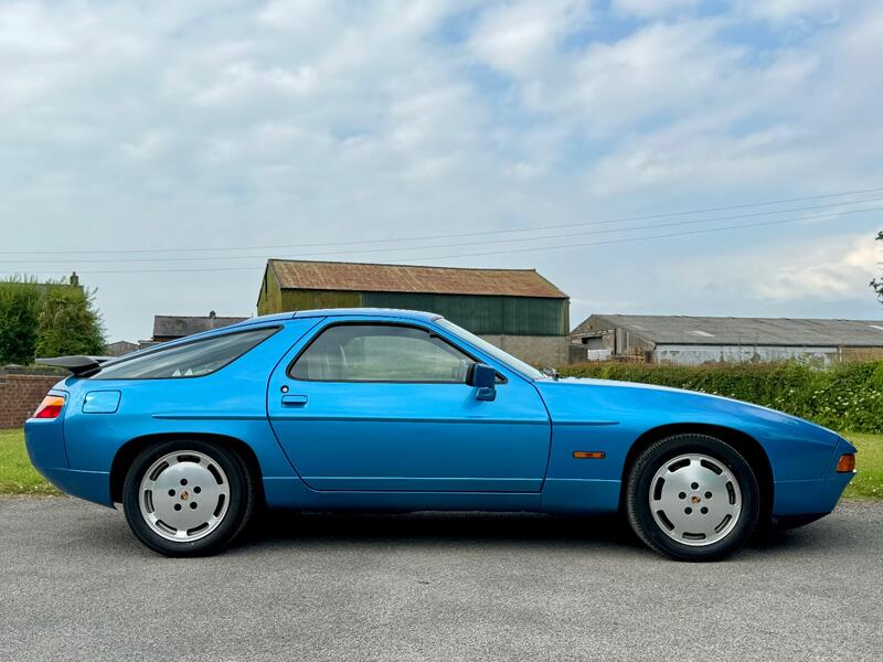 View PORSCHE 928 S4 Auto