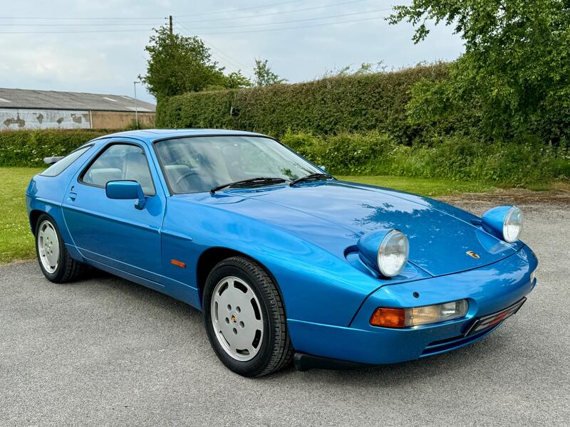 PORSCHE 928